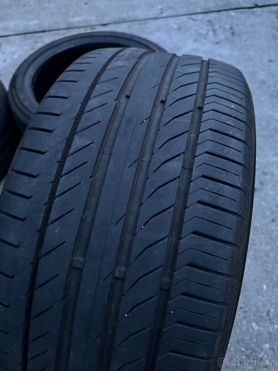 245/40 R18 Continental