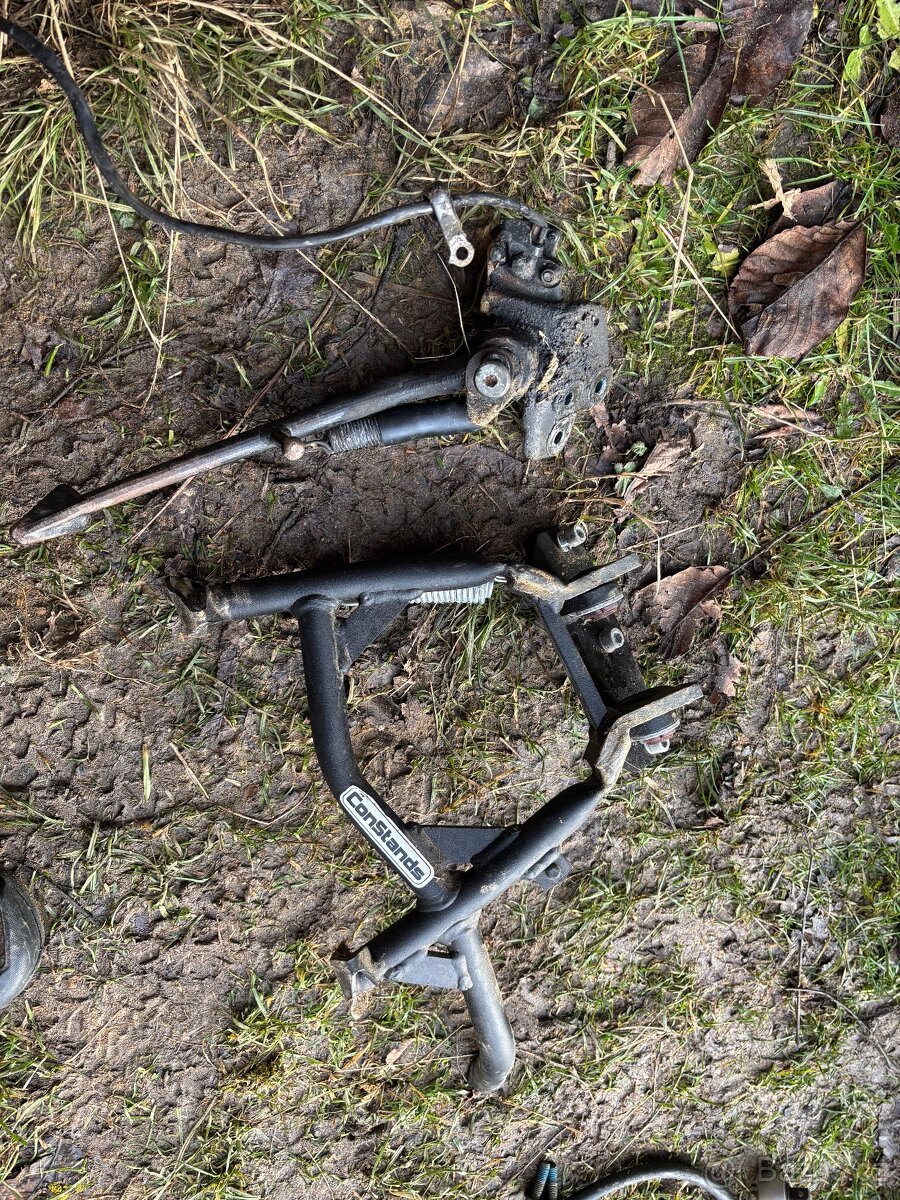 Centralni stojan a bocni stojanek na Samaha TDM 900 01-11