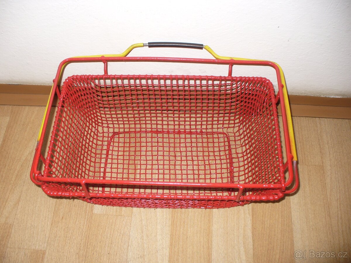 retro nákupní košík červený