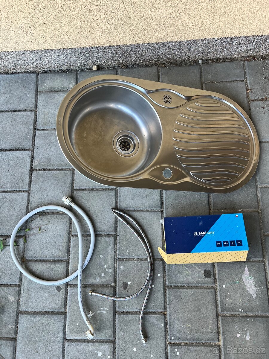 Dřez, baterie, hadice