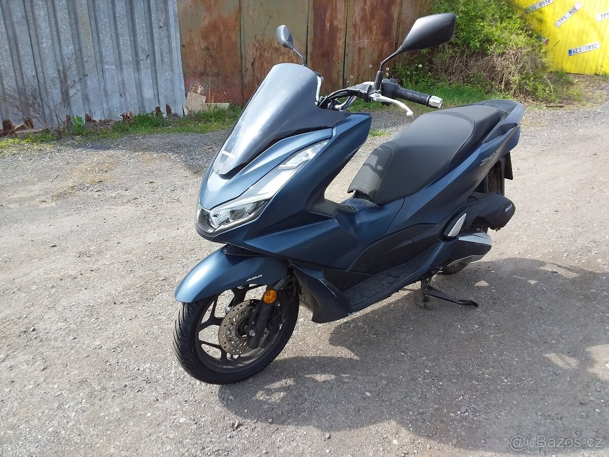 HONDA PCX 125,,ROK VÝROBY 2023,,FULL-LED,,ČR-KOUPENO