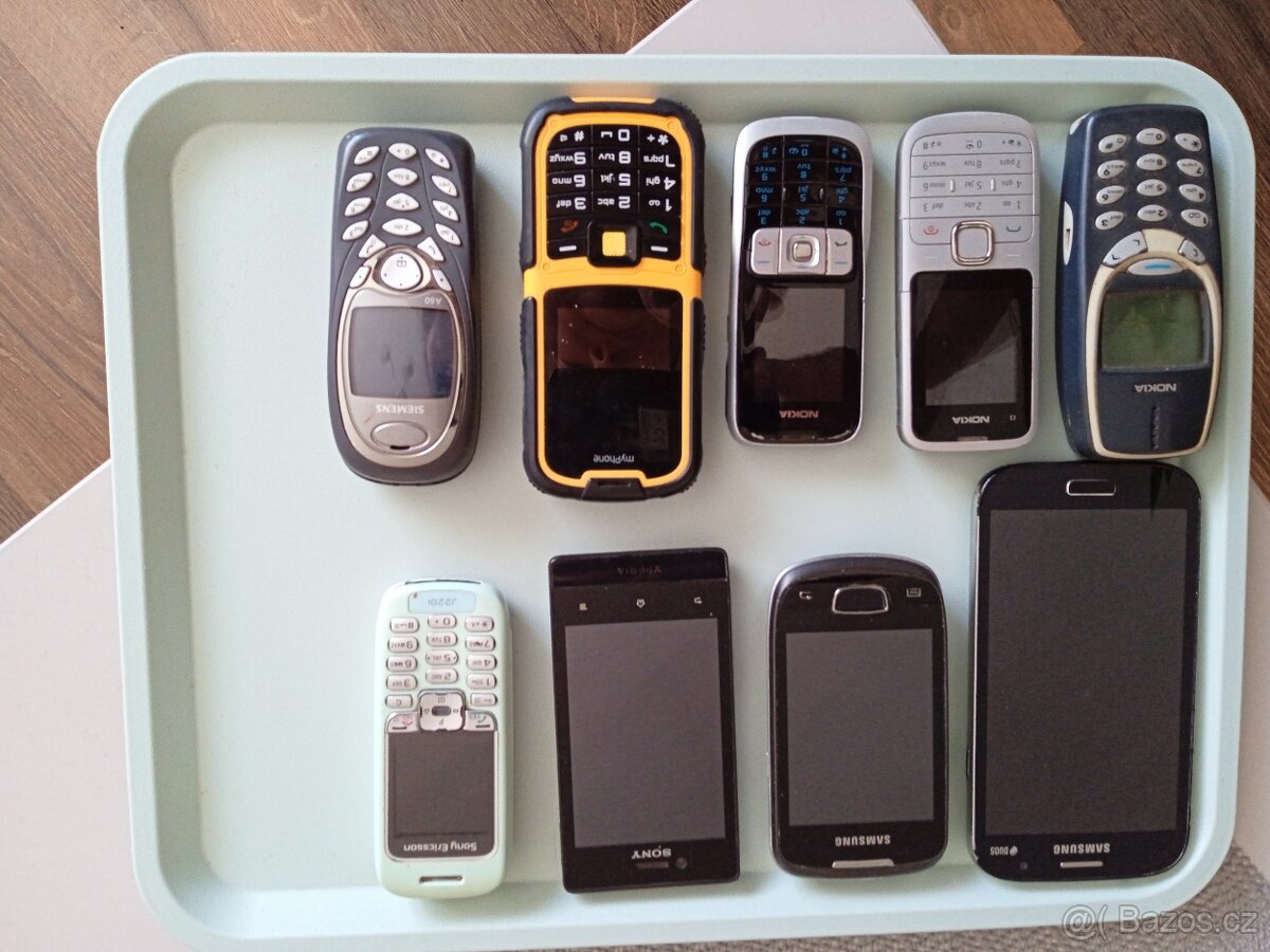 Staré mobilní telefony