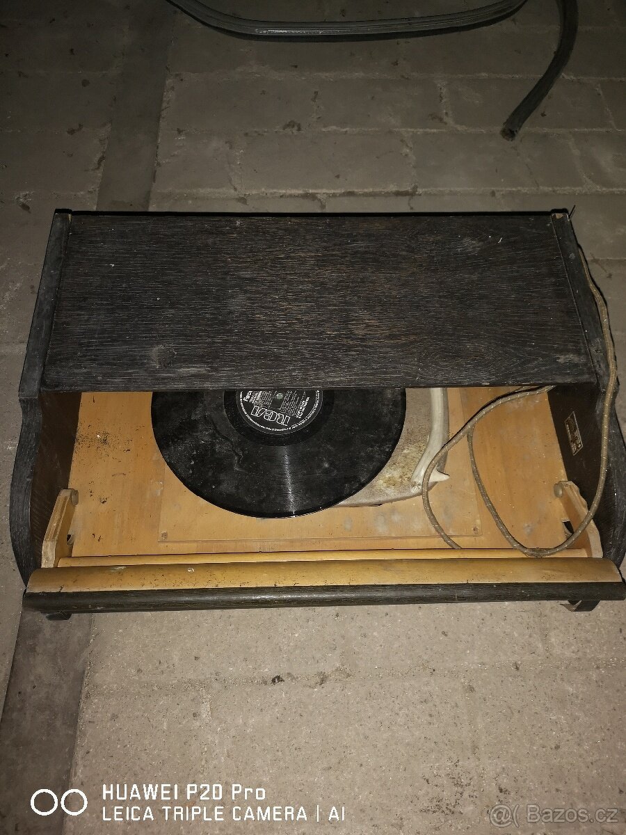 Gramofon Tesla