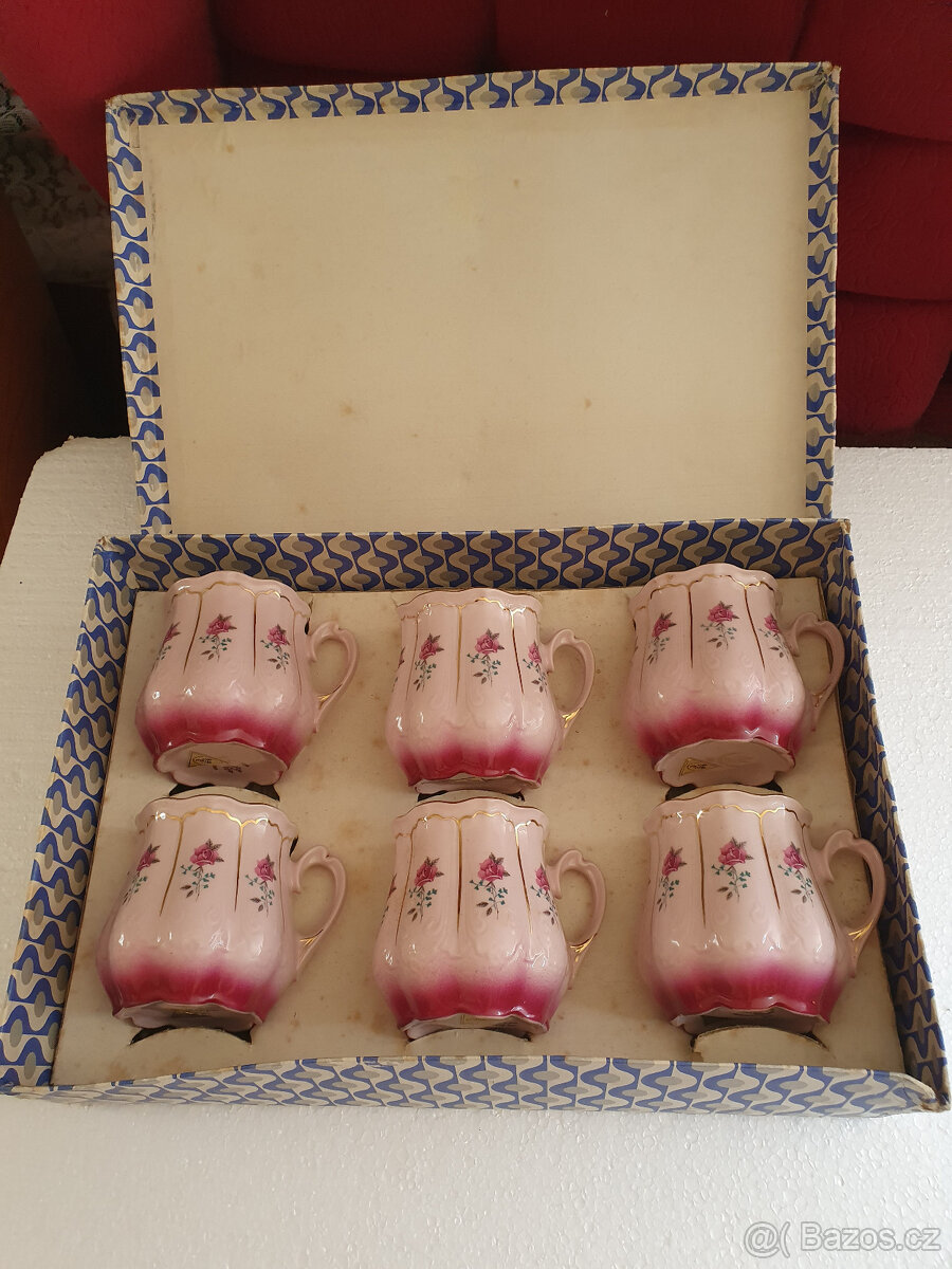 Starožitný růžový porcelán