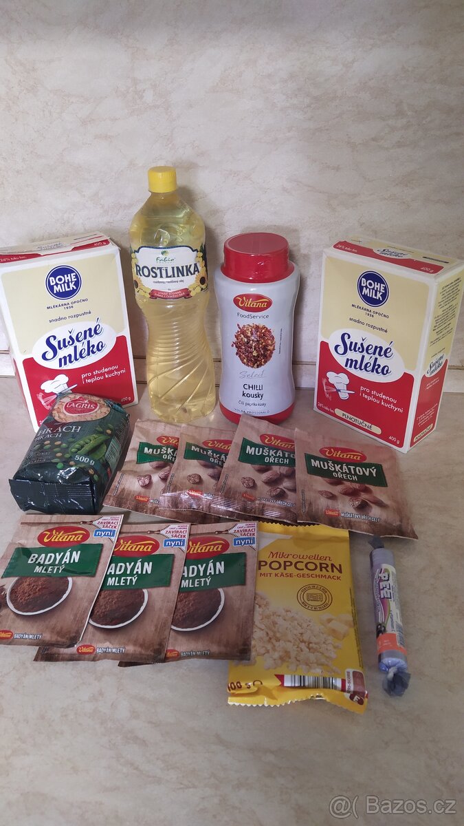 Mix potraviny - mléko, chilli, olej, hrách, koření...