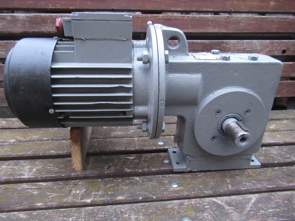 ZTS-úhlová elektropřevodovka 380V.0,55kw.86ot.min.