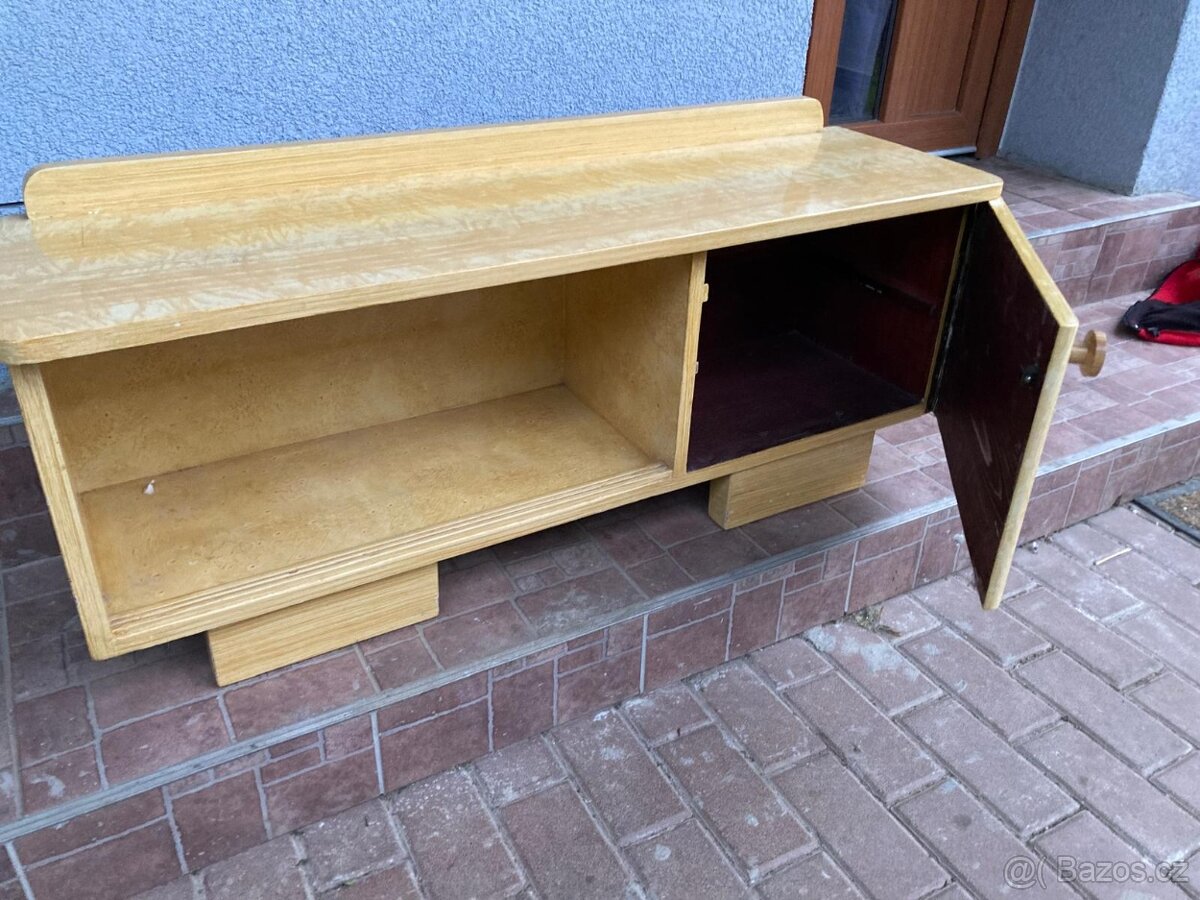 Stará skříňka
