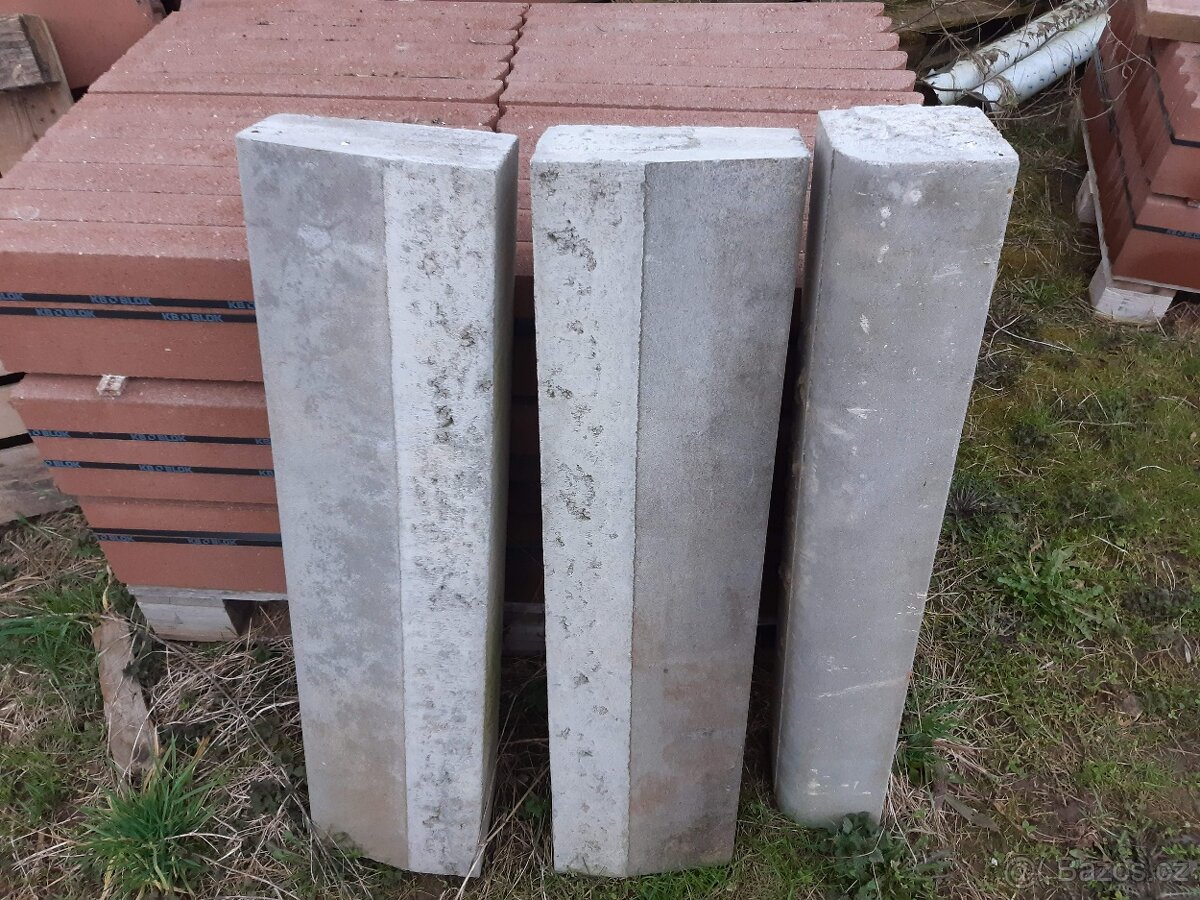 Silniční obrubník 150×1000×250 (2x), 150x1000x150 (1x)