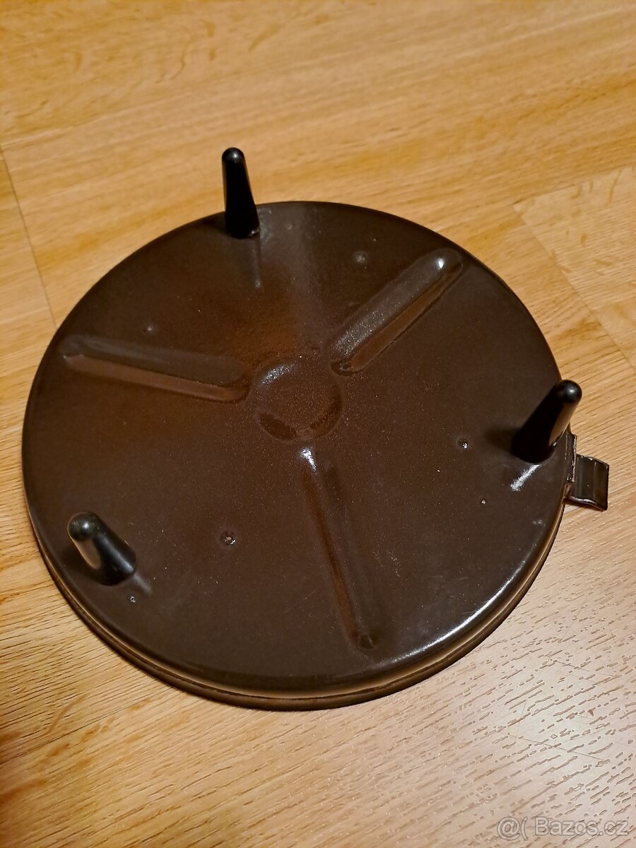 Podstavec pod remosku.