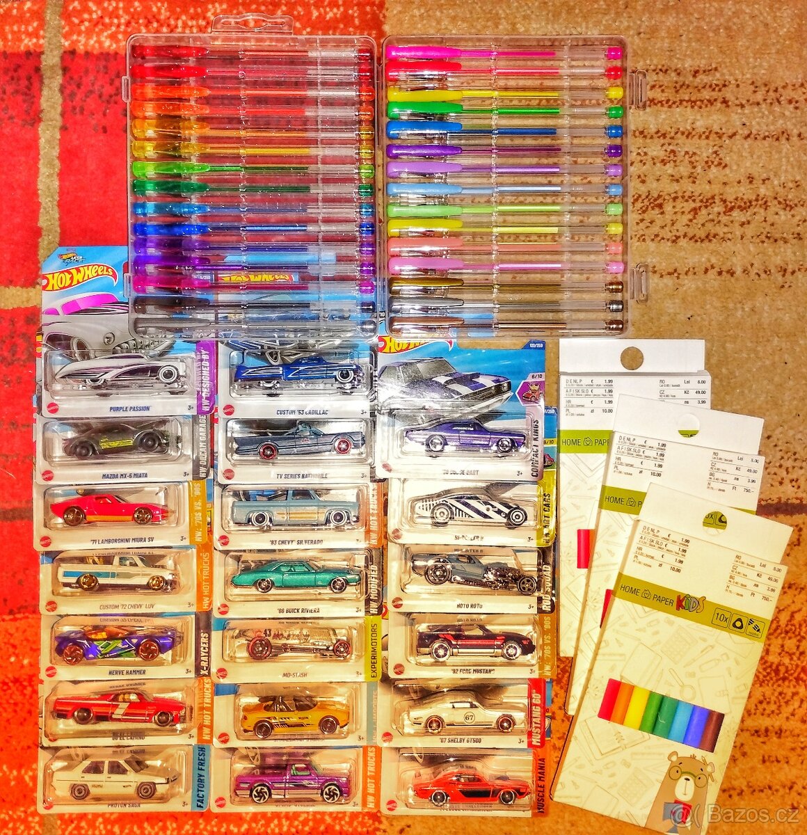 20x hot wheels autíčka, pastelky, gelová pera