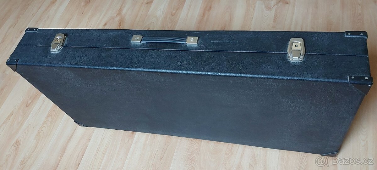Prodám KUFR a CASE, RACK