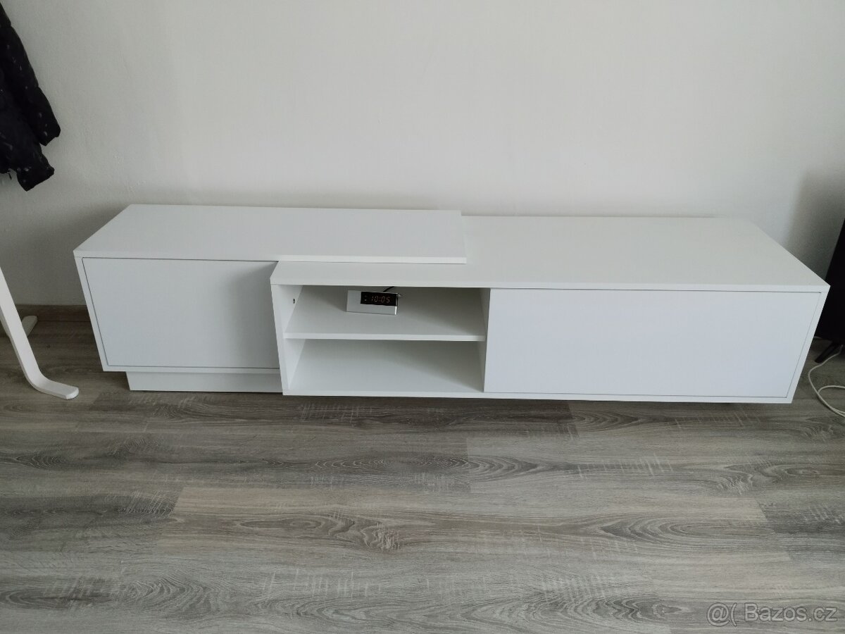 TV stolek