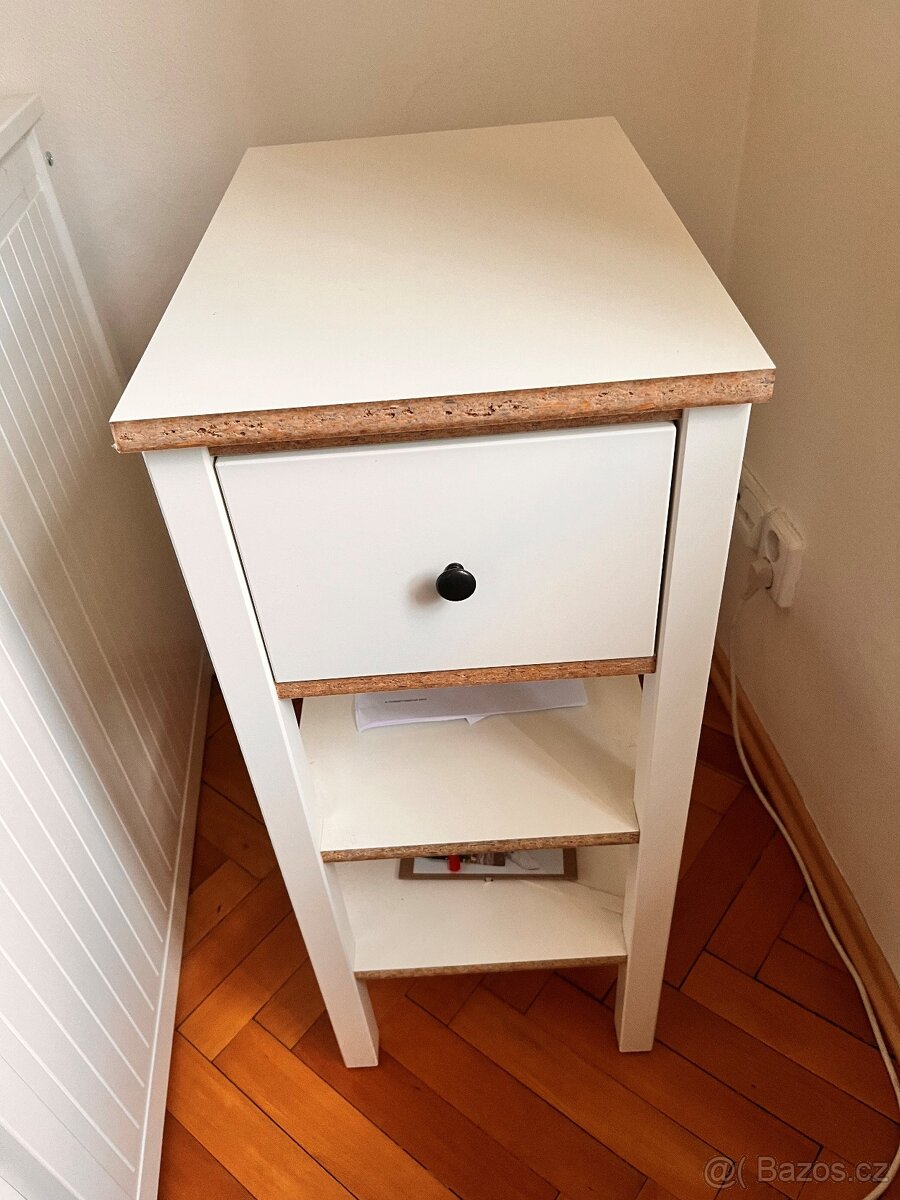 noční stolek HEMNES