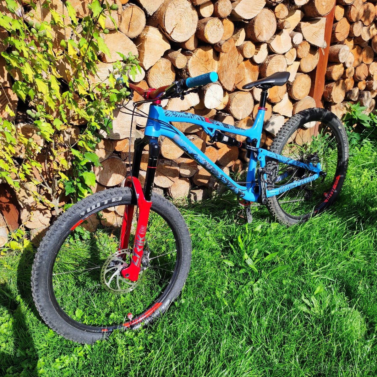 Enduro kolo celoodpružené Rock Machine s lyrick
