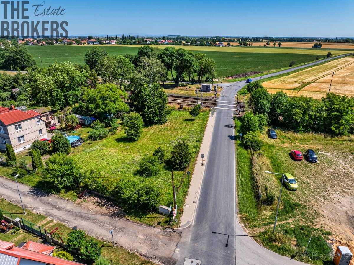 Prodej pozemku pro bydlení, 1111 m2, Dvory u Nymburka