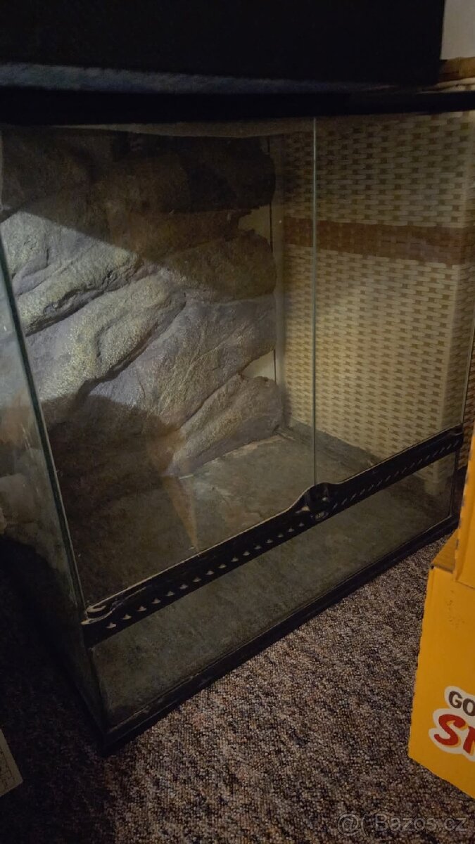 Prodám lamino terária a skleněné terárium