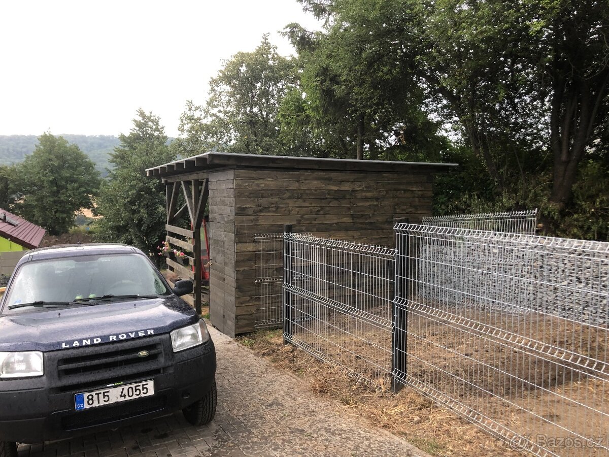 Pergola s kůlnou / bez dveří /