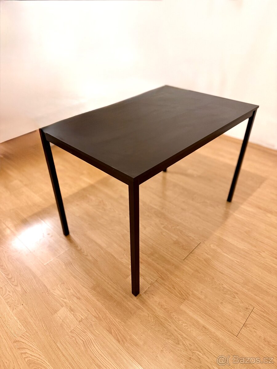 Černý stůl IKEA