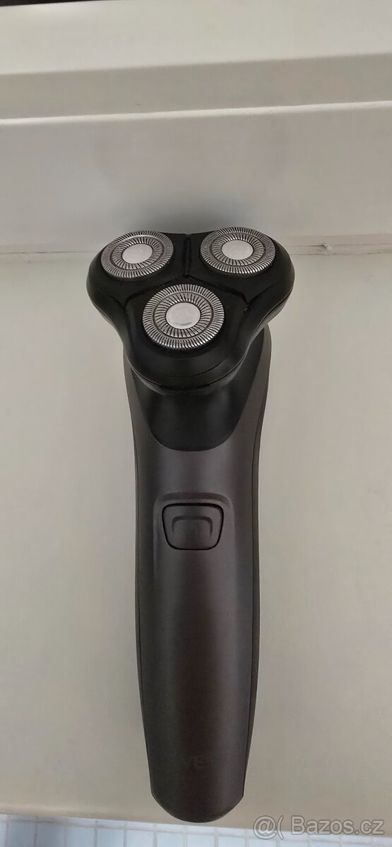 Holící strojek s kabelem