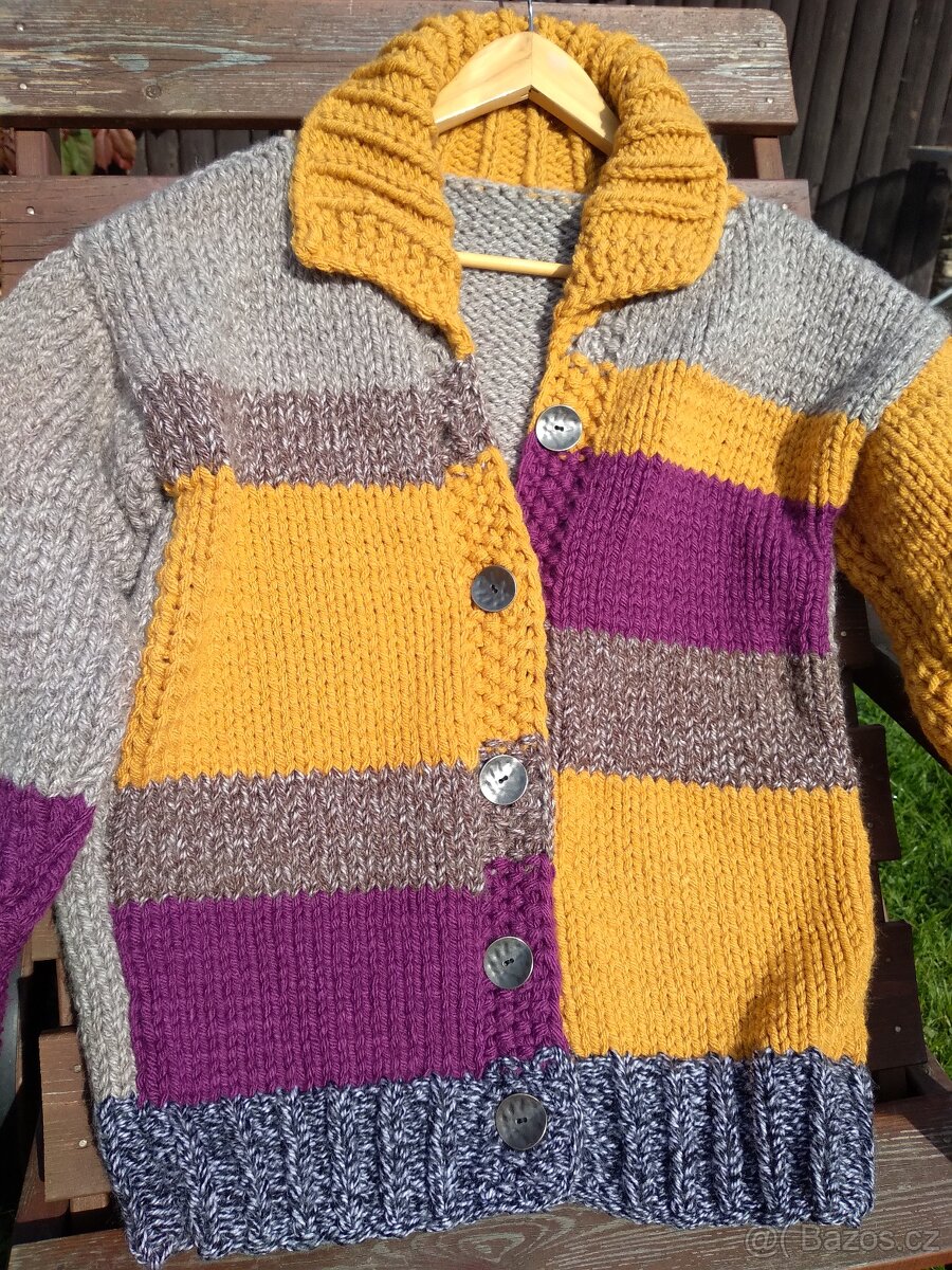 Dámský ručně pletený svetr