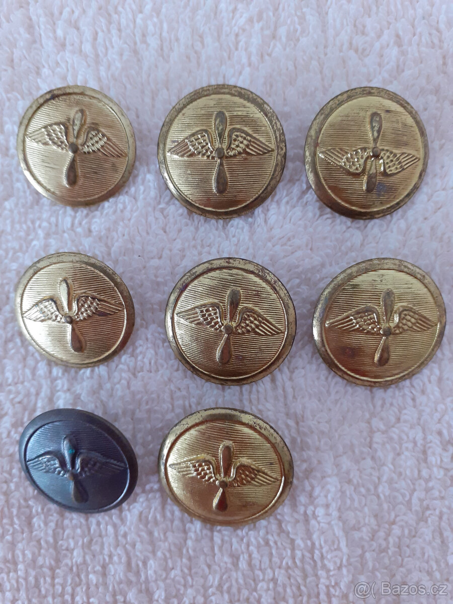 Staré vojenské knoflíky