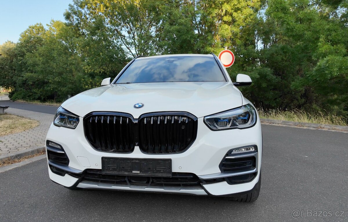 BMW X5 45e xDrive + zimní pneu
