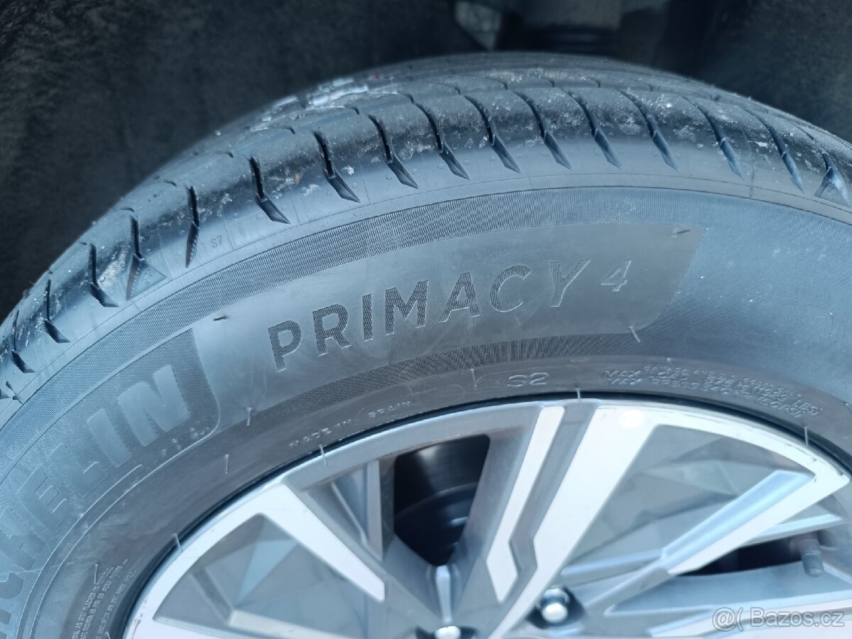 4 ks Michelin primacy 4 215/65 r17