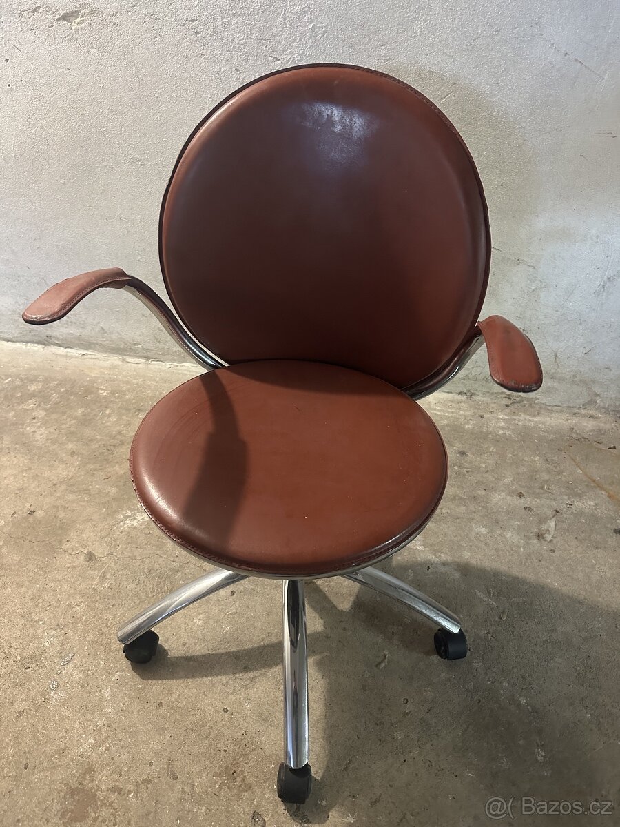 Italská kancelářská židle otočná