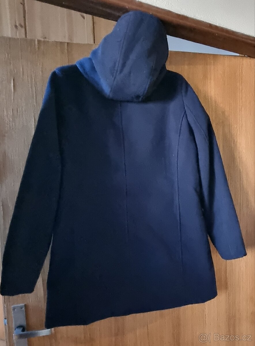 Jarní kabátek s kapucí.