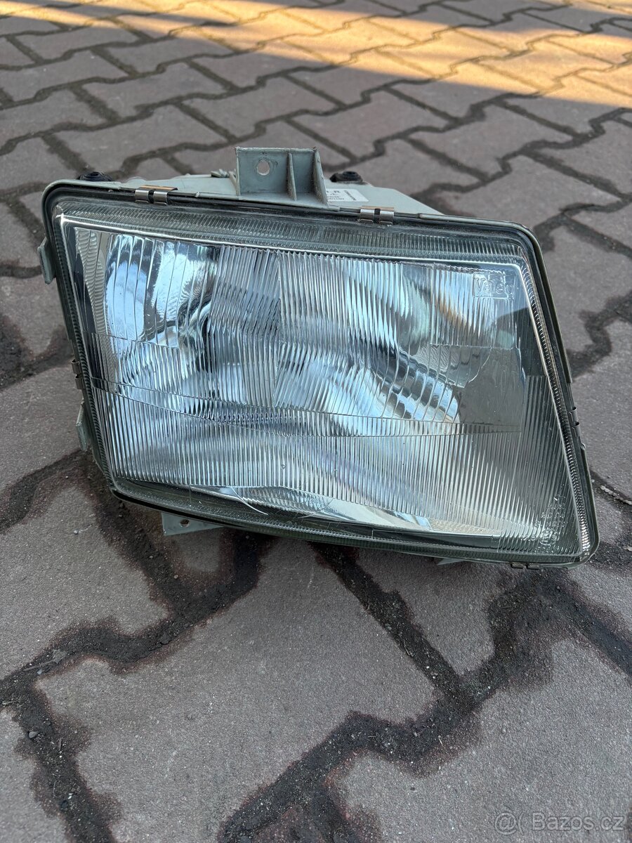 Přední světlo