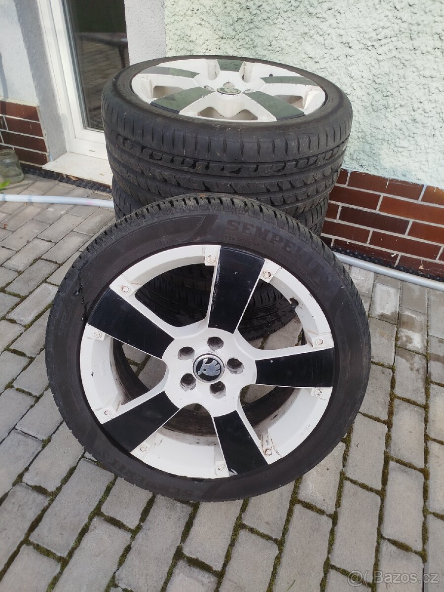 Alu disky Škoda 5x100 R17 225/45 letní