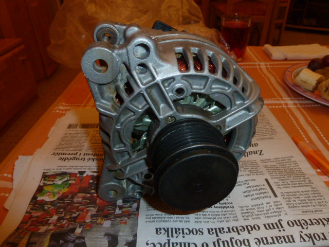 Alternátor Bosch.