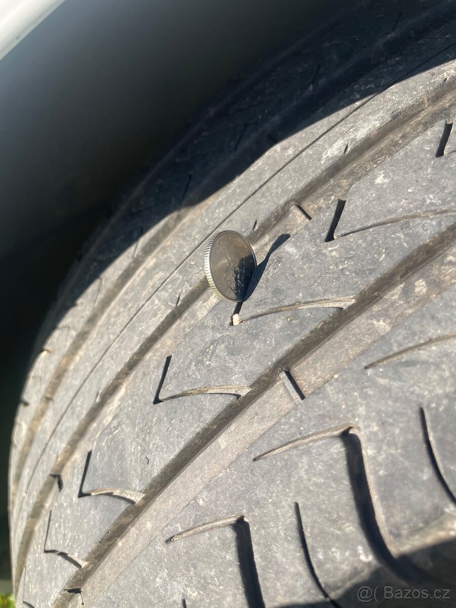Letní pneu— 235/55 R17 103W - 7mm, DOT 01/22