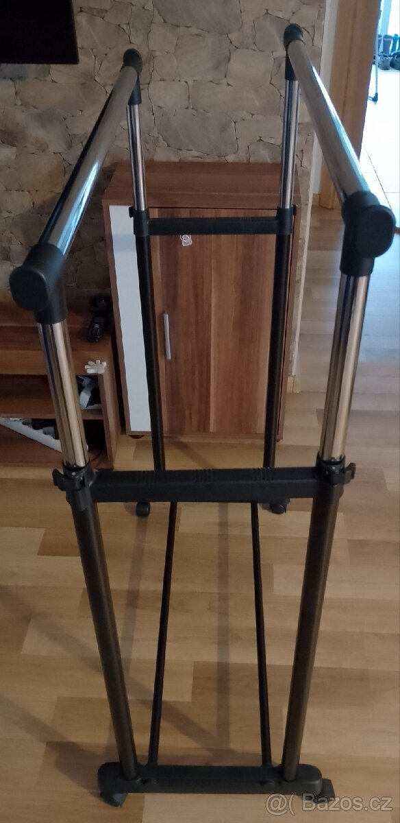 Stojan na oblečení