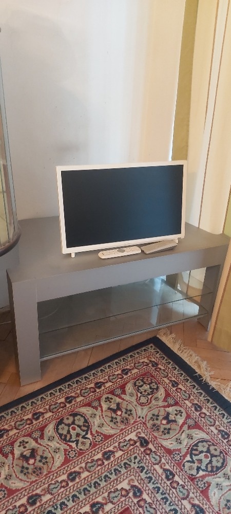 Televizní stolek s policemi IKEA