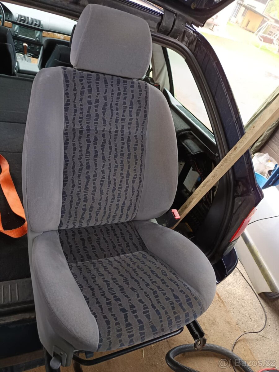 Škoda felicie stavitelné přední sedačky