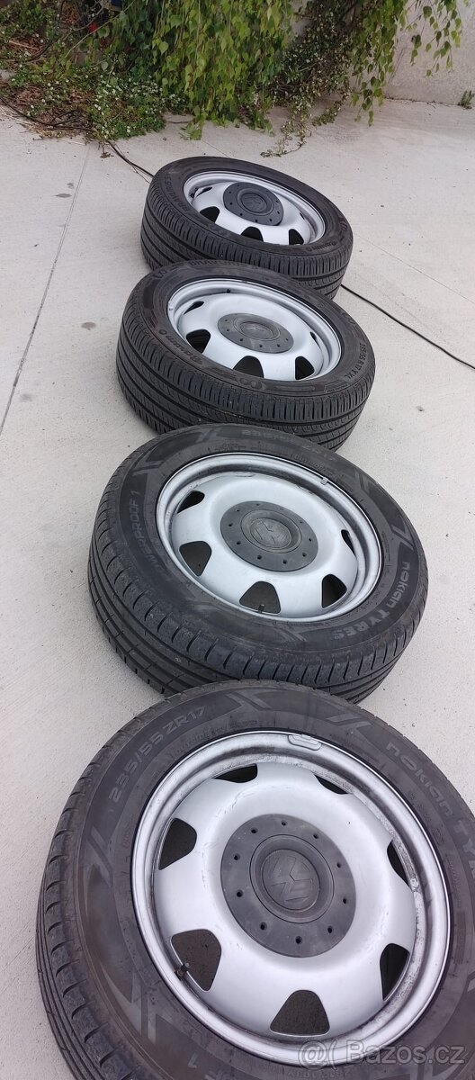 Original plechy VW R17, 5x120 ET55 s letními pneu 235 55 17