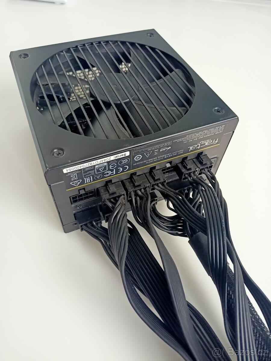 Zdroj 860W 80+ Platinum Fractal ion+ 860p