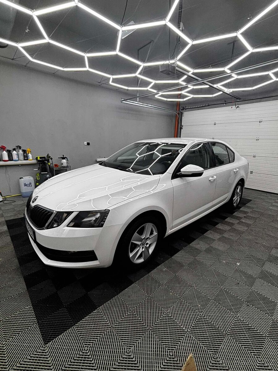 Škoda Octavia 3 DPH, 1.6 TDI 85 kW - tažné, ambition, výhřev