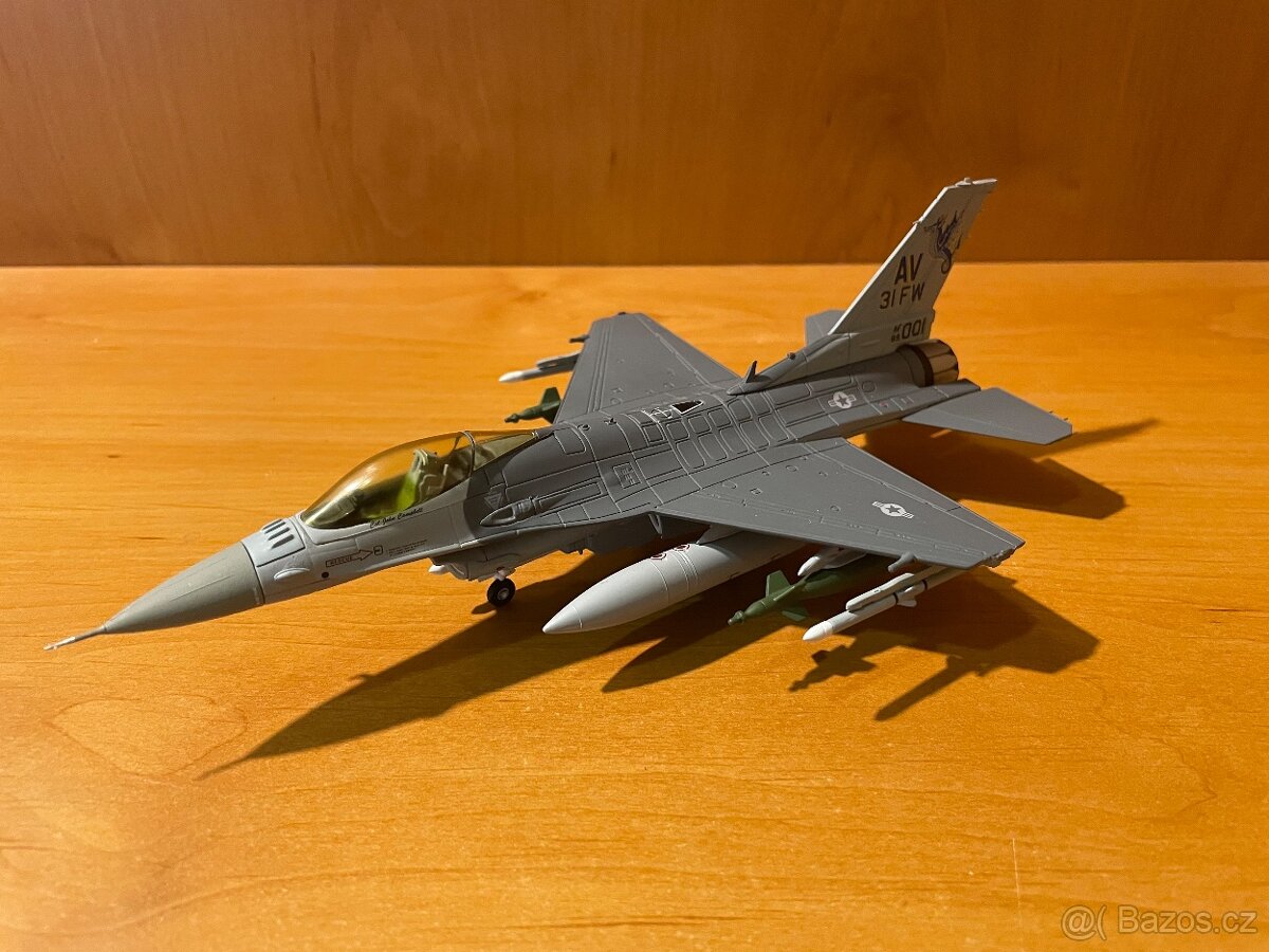 F-16 Fighting Falcon - model letadla 1:72