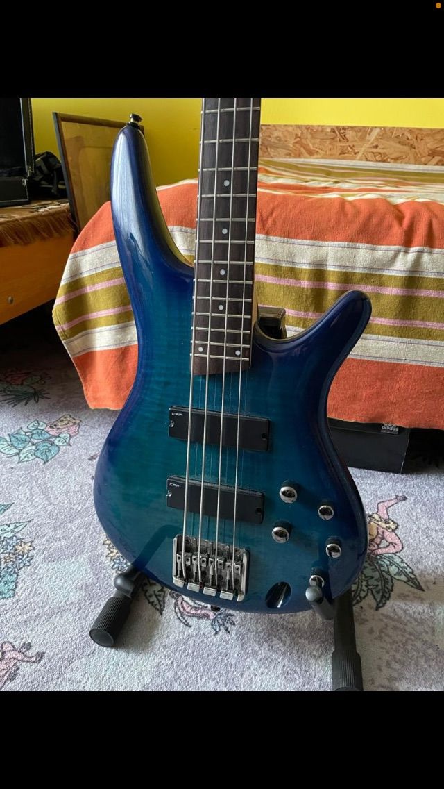 Basová kytara + combo + futrál