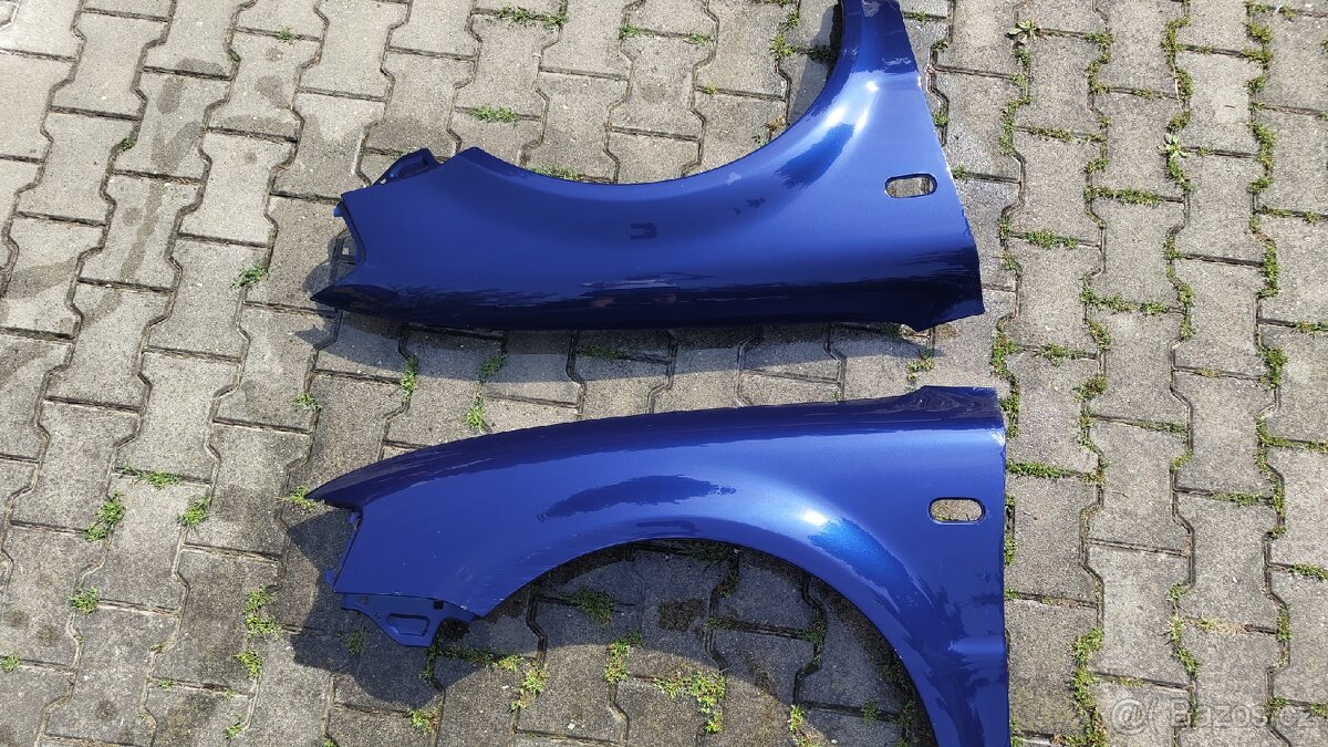 VW Passat B5 modré přední blatníky
