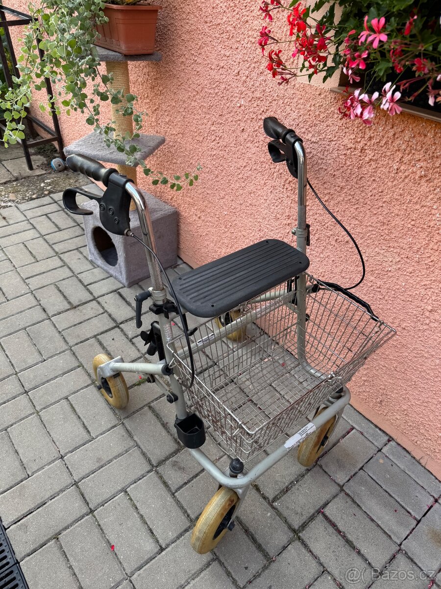 Invalidní chodítko