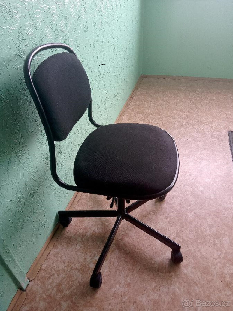 Kancelářská židle otočná