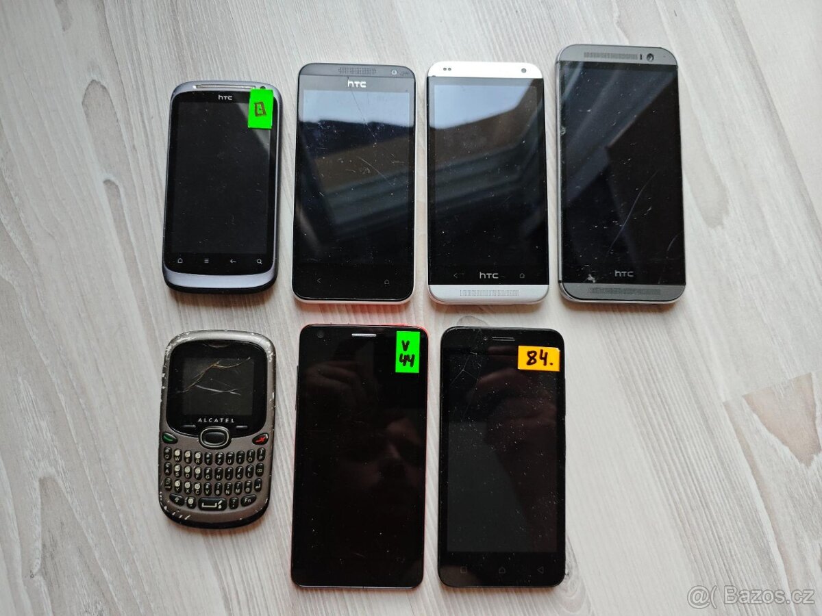 Sada mobilů značky HTC, Alcatel, Lenovo