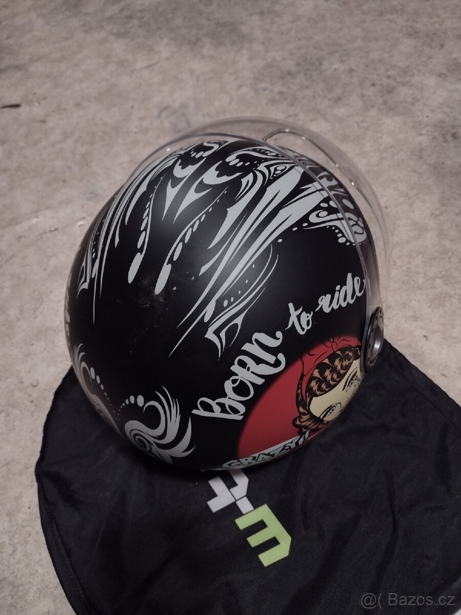Přilba na motorku W-TEC