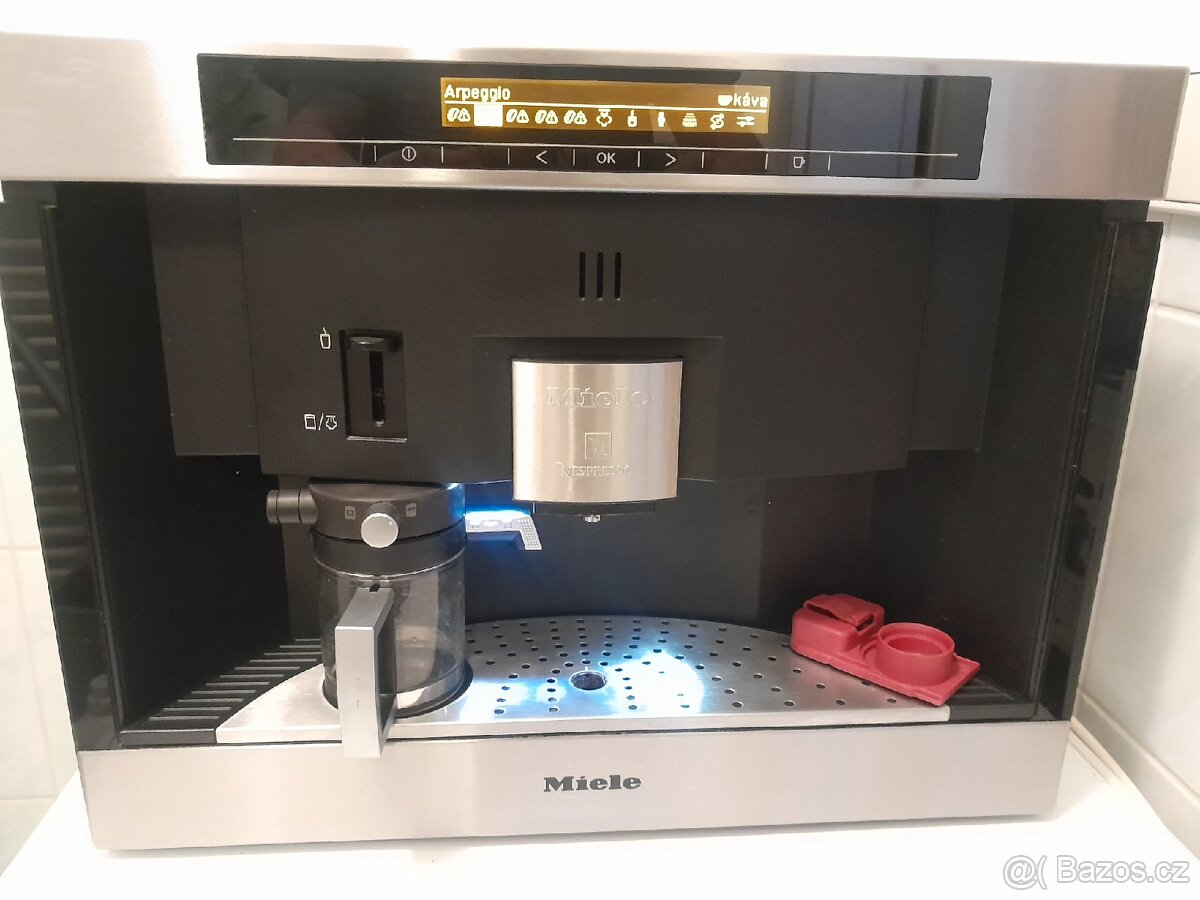 Kávovar Miele CVA-3650 Nespresso