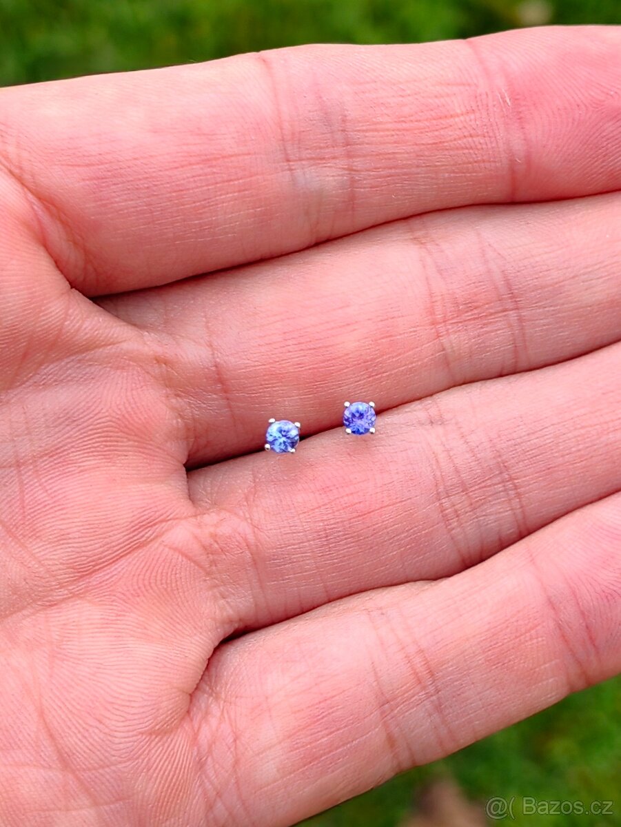 Stříbrné náušnice s tanzanity