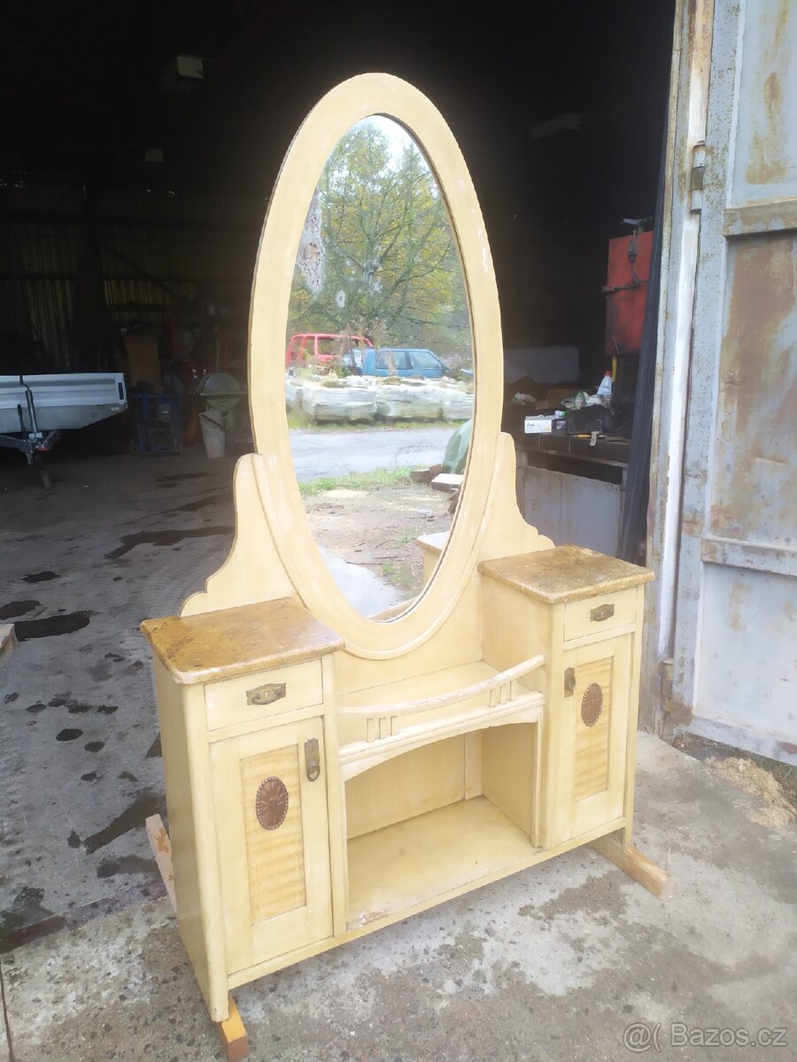 Toaletní skříň toaletka