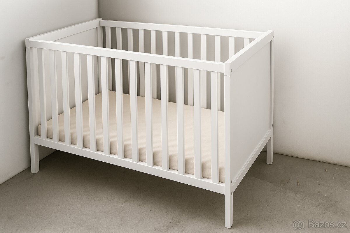 Dětská dřevěná postýlka